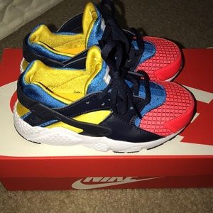 Size 13 Nike huarache brand new